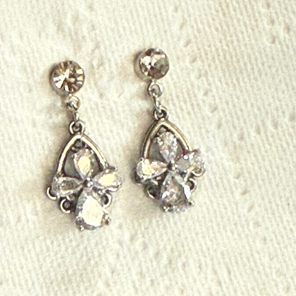 Elegant Silver Swarovski Crystal Dangle Drop Earrings NEW GORGEOUS